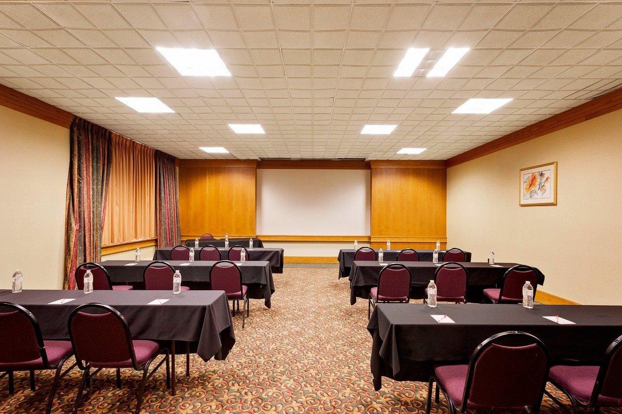 Ramada By Wyndham Fishkill Hotel Екстериор снимка