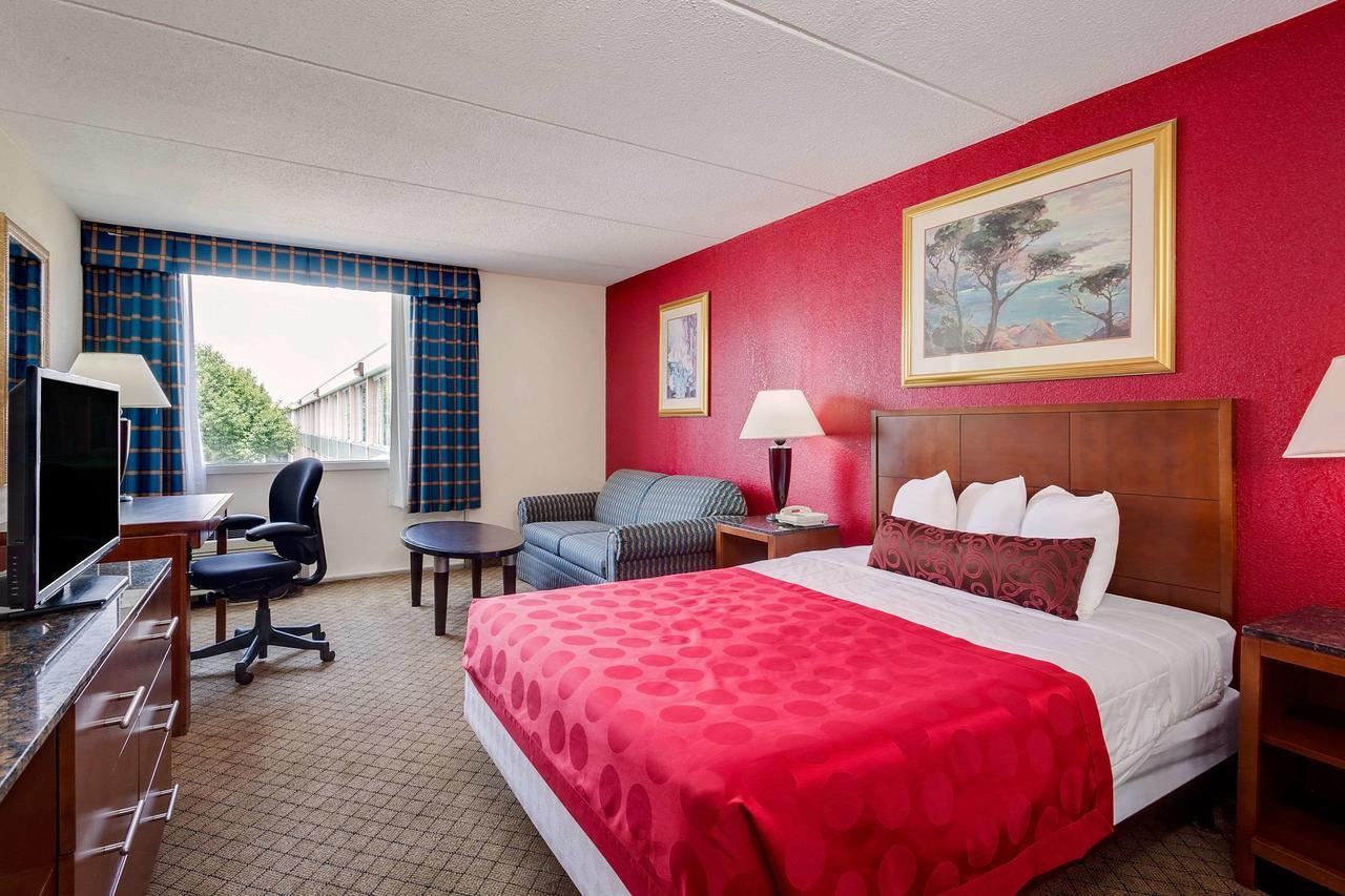 Ramada By Wyndham Fishkill Hotel Екстериор снимка